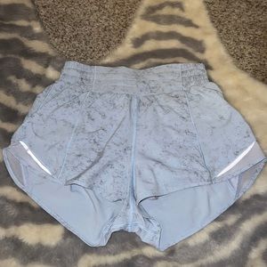 RARE HIGH WASTED MARBLED 2.5’ HOTTY HOT SHORTS